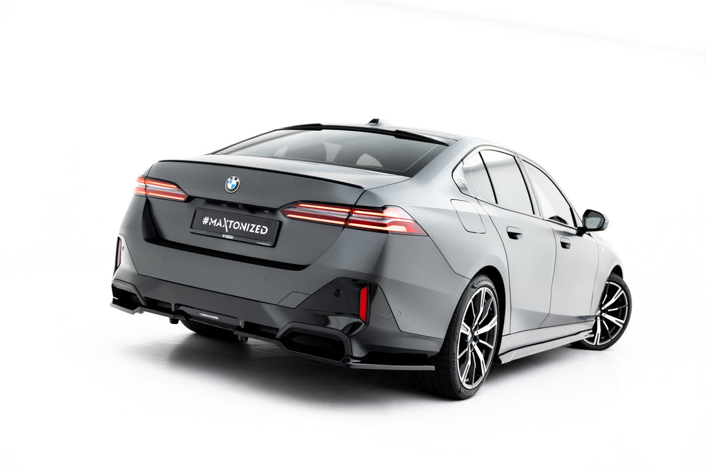 Rear Splitter (with vertical bars) V.2 BMW 5 / i5 M-Pack G60 (Krok)