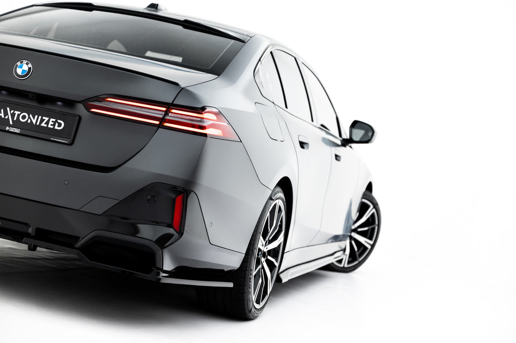 Rear Splitter (with vertical bars) V.2 BMW 5 / i5 M-Pack G60 (Krok)