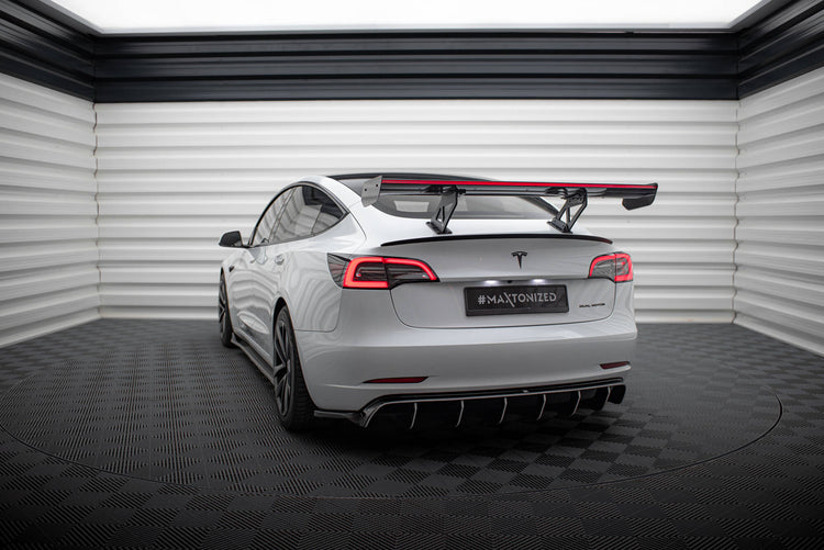 Carbon Spoiler + LED Tesla Model 3