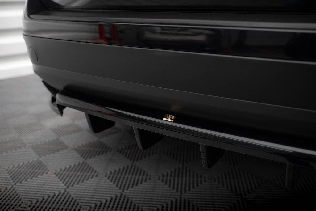 Rear Splitter (with vertical bars) Volkswagen Touareg Mk2