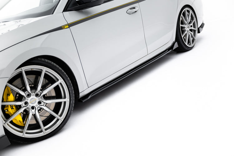 Side Skirts Diffusers V.2 Skoda Octavia RS Liftback / Combi Mk4